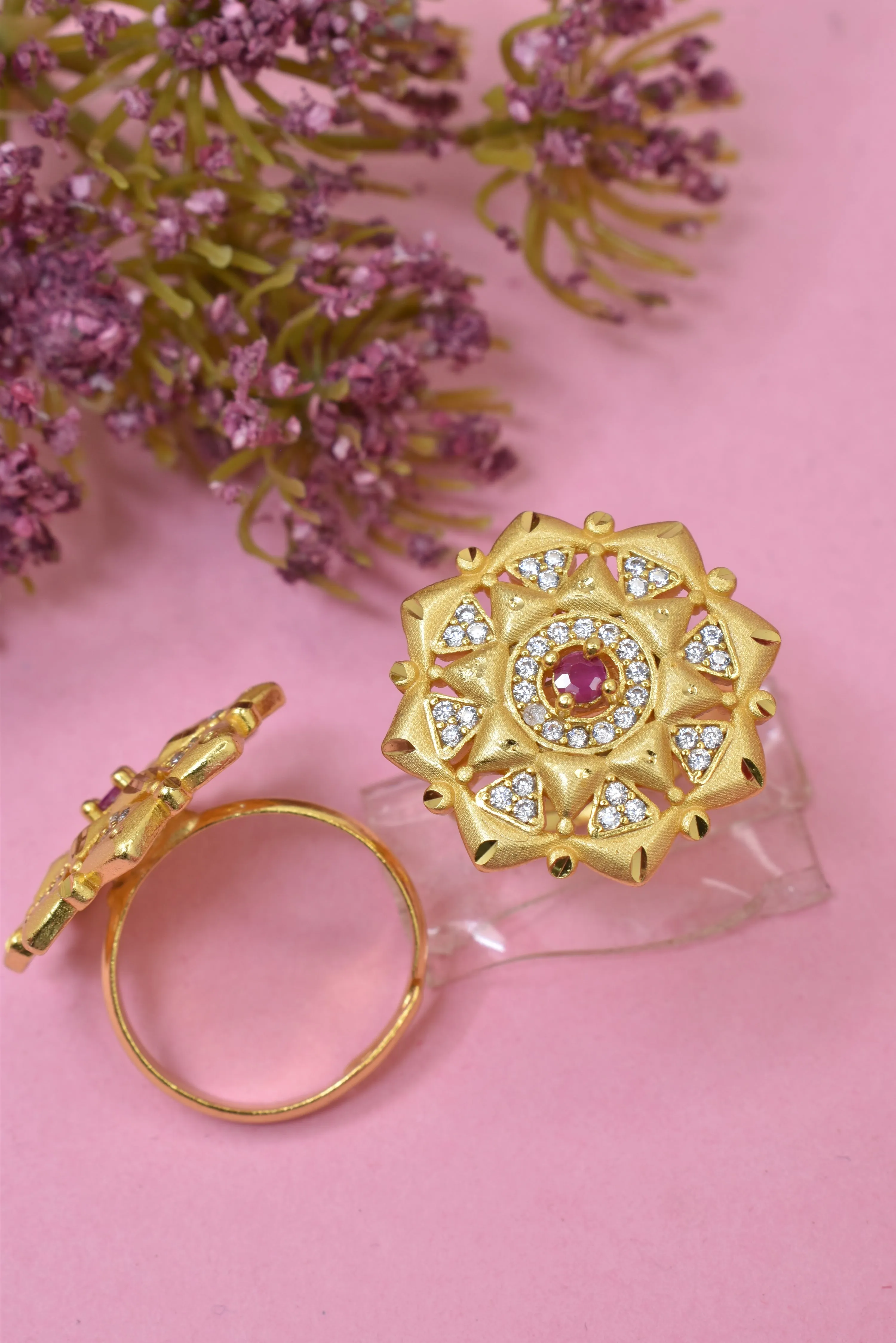 Adjustable Gold-Plated Ring – Fashionable & Flexible