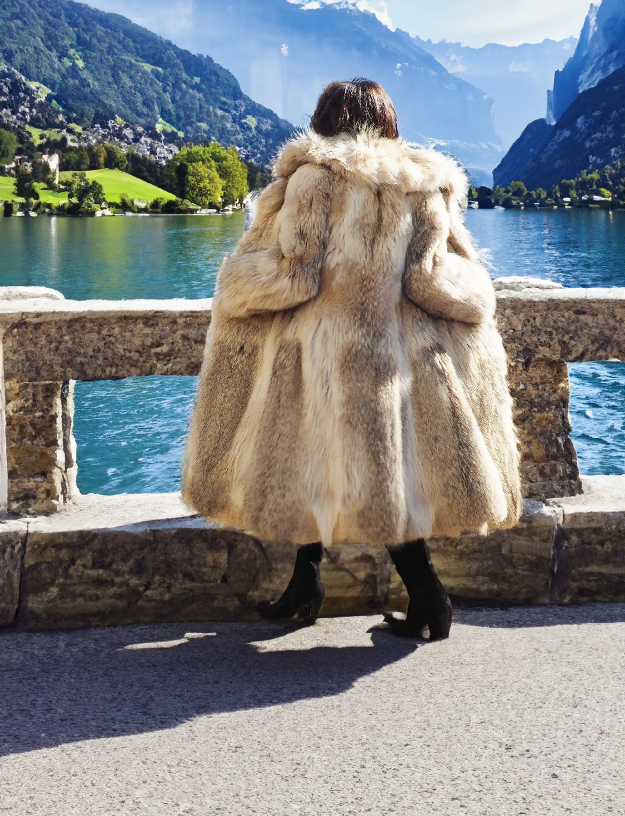 Large Plush Shawl Collar Coyote Fur Coat - Size Small
