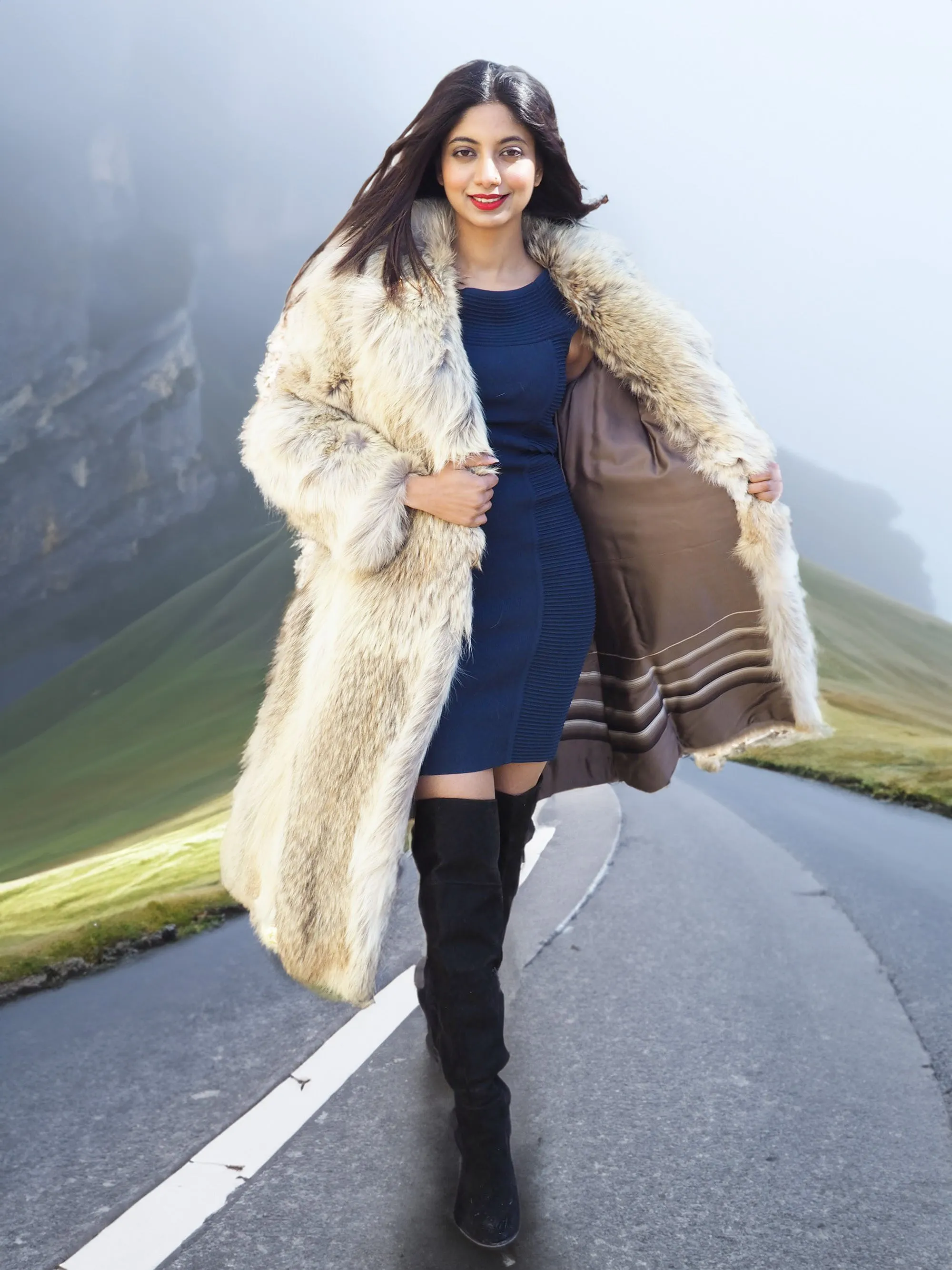 Large Plush Shawl Collar Coyote Fur Coat - Size Small