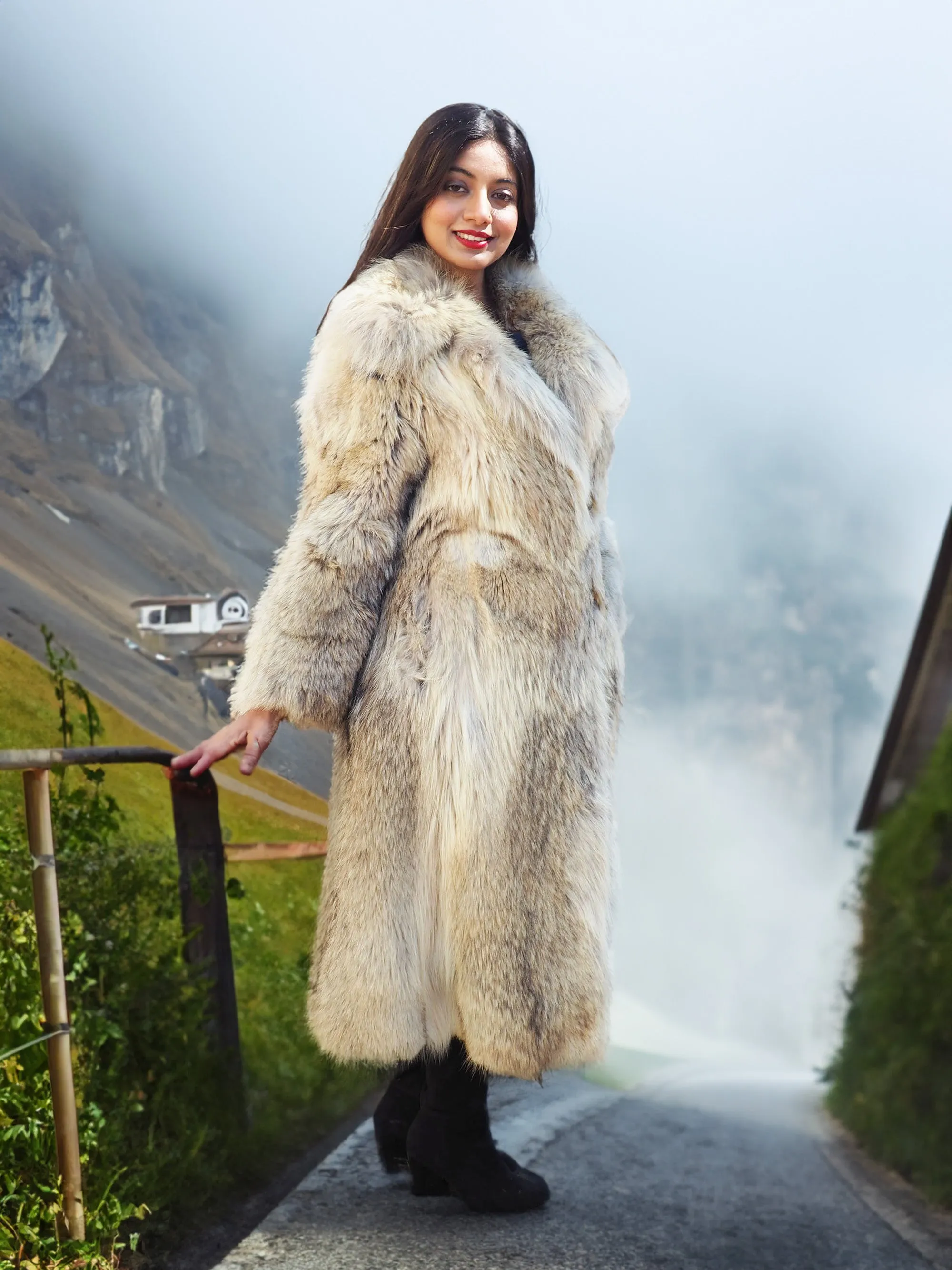 Large Plush Shawl Collar Coyote Fur Coat - Size Small