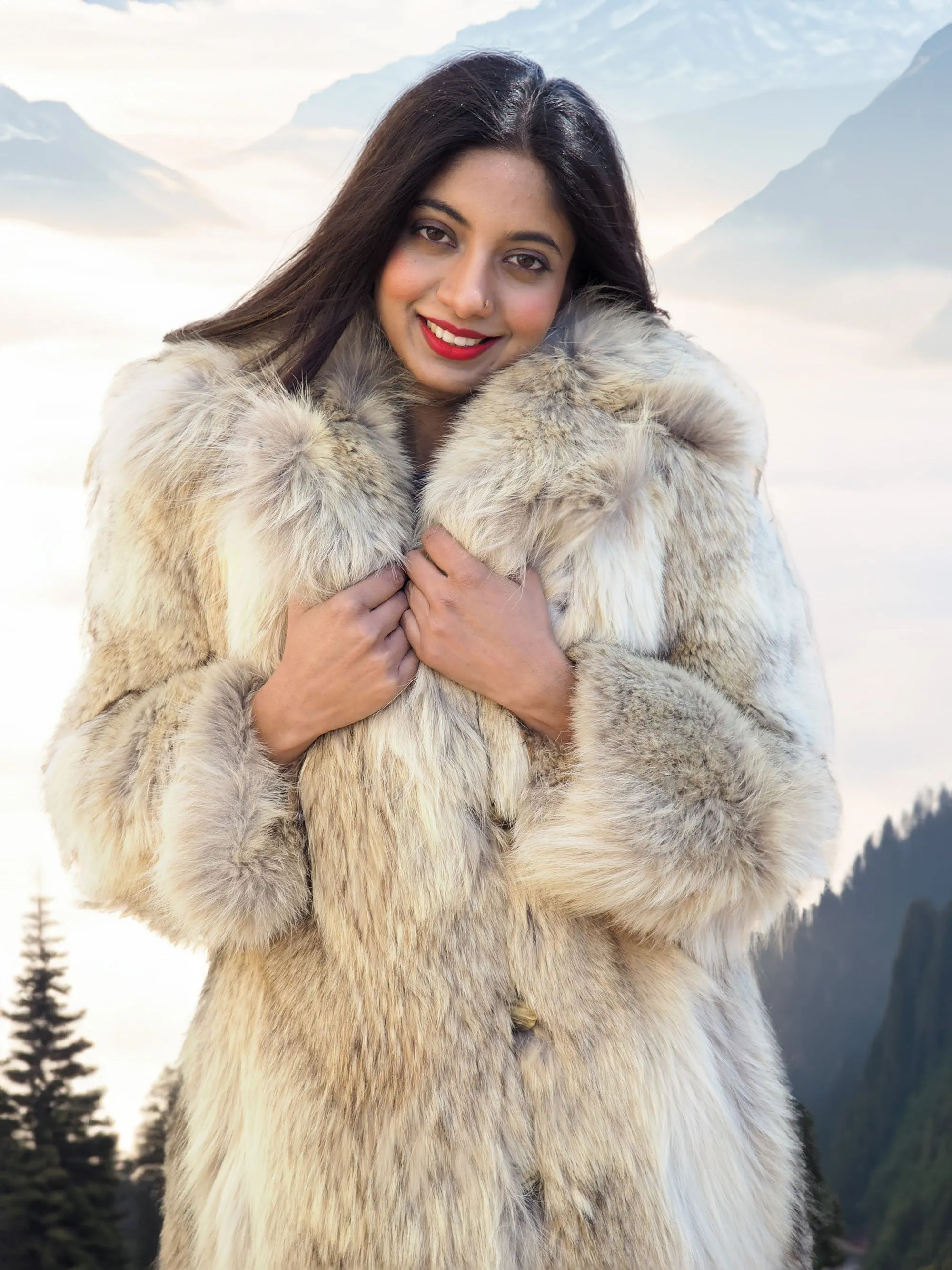 Large Plush Shawl Collar Coyote Fur Coat - Size Small