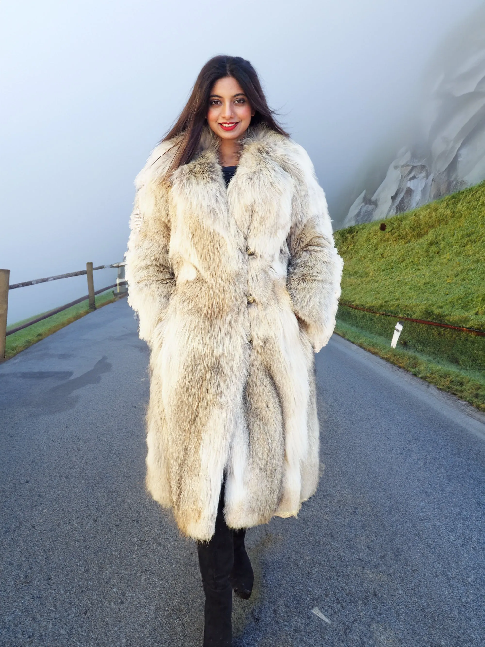 Large Plush Shawl Collar Coyote Fur Coat - Size Small