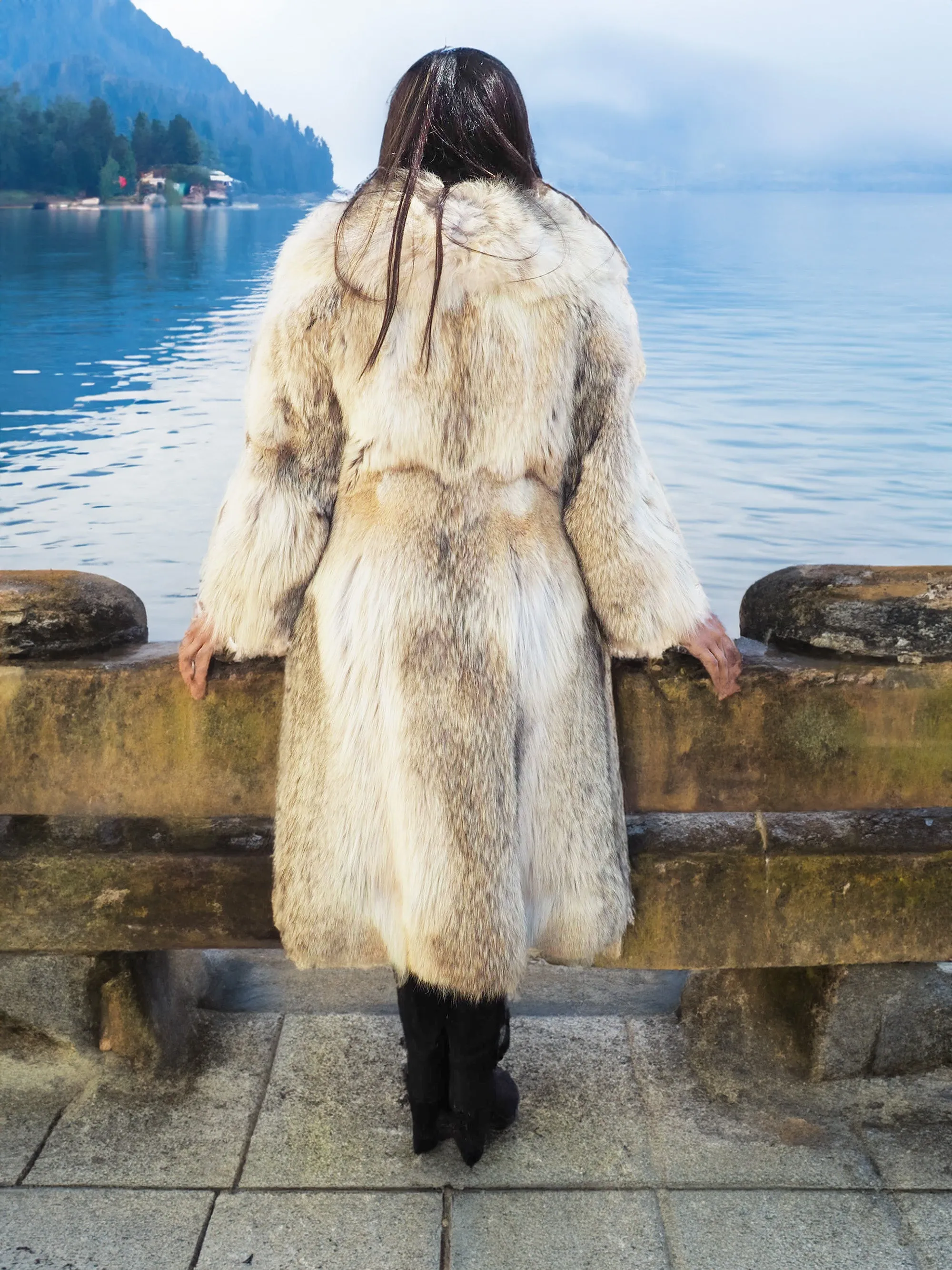 Large Plush Shawl Collar Coyote Fur Coat - Size Small