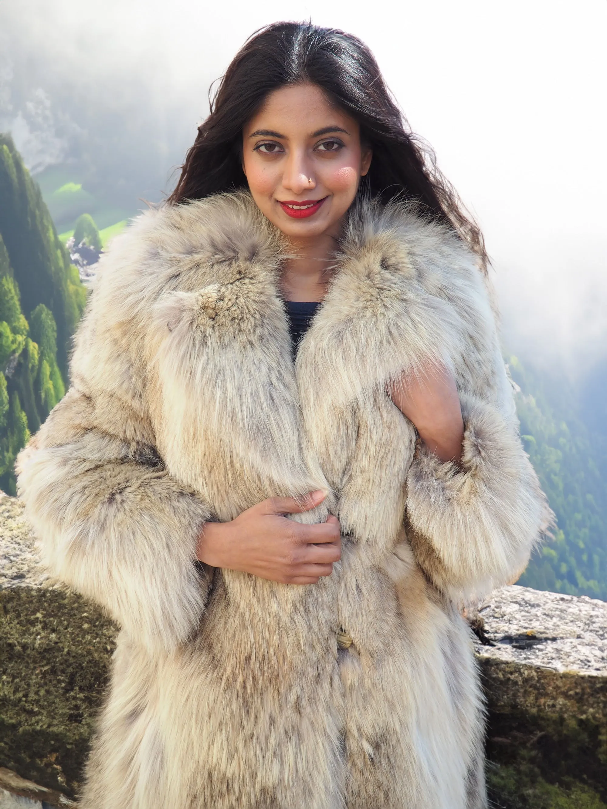 Large Plush Shawl Collar Coyote Fur Coat - Size Small