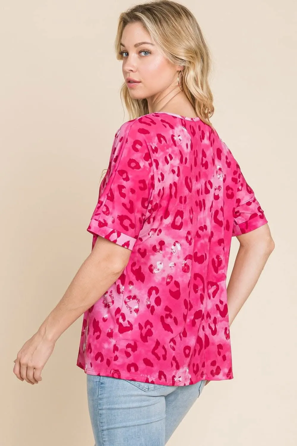 Trendy leopard v-neck tee by bombom