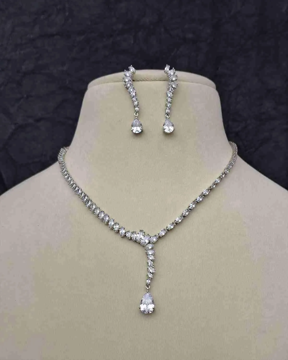 Zevarly Aiza Enhancing Necklace Set